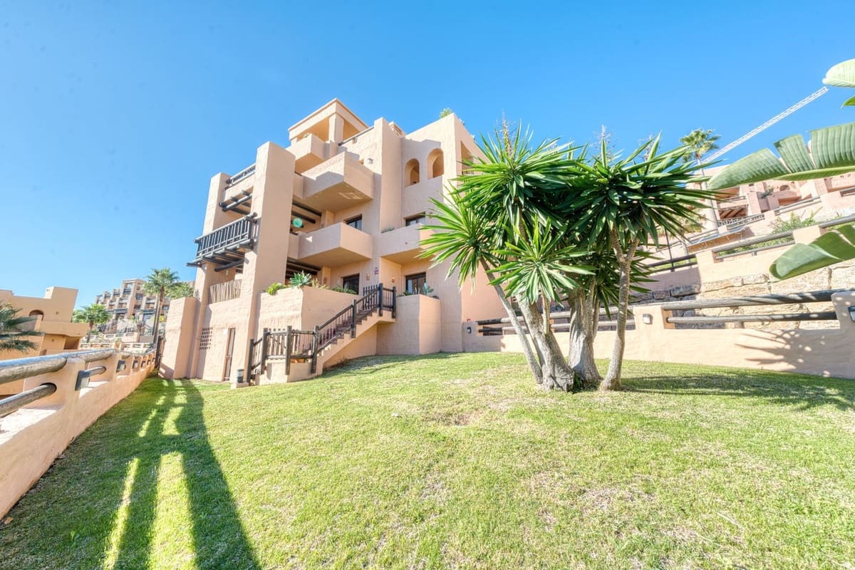 3 sypialnia Apartament na sprzedaż w La Duquesa / Puerto de la Duquesa z basenem garażem - 349 000 € (Ref: 9816417)