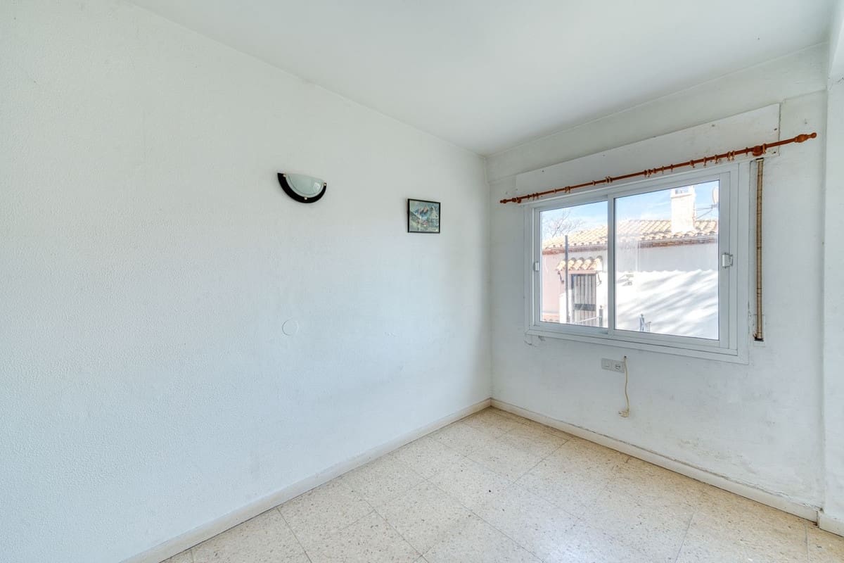 2 bedroom Apartment for sale in Golden Mile with pool - € 375,000 (Ref: 9823668)