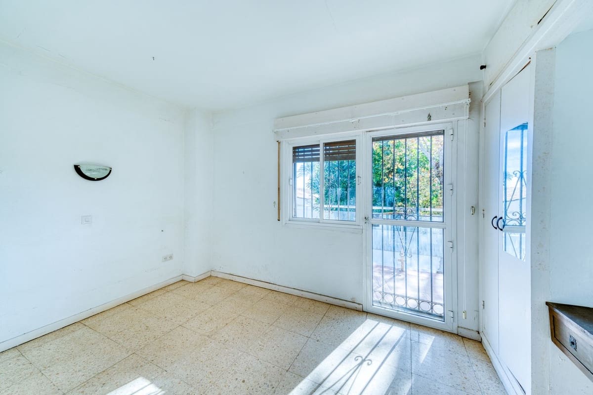 2 bedroom Apartment for sale in Golden Mile with pool - € 375,000 (Ref: 9823668)