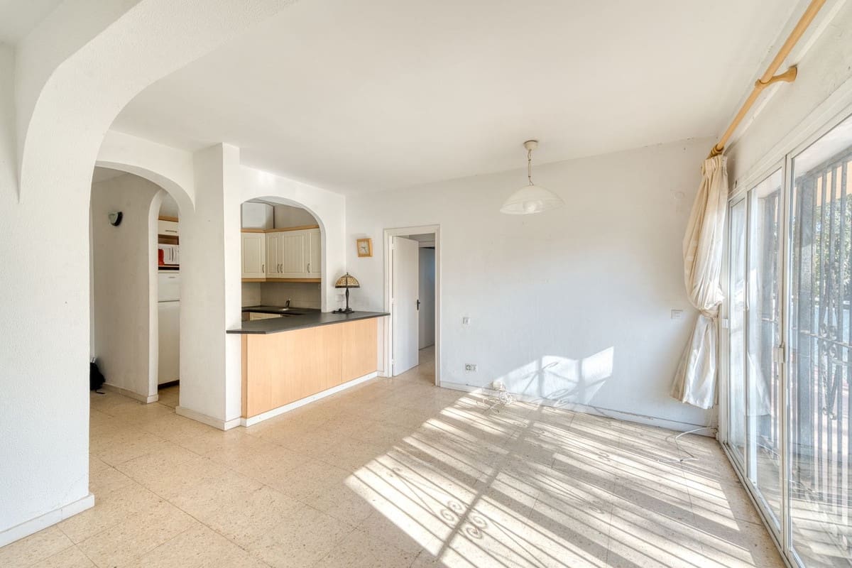 2 bedroom Apartment for sale in Golden Mile with pool - € 375,000 (Ref: 9823668)