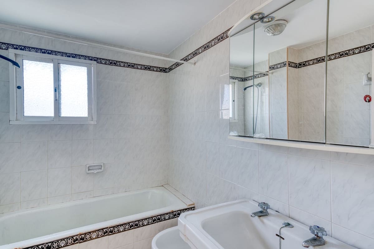 2 bedroom Apartment for sale in Golden Mile with pool - € 375,000 (Ref: 9823668)