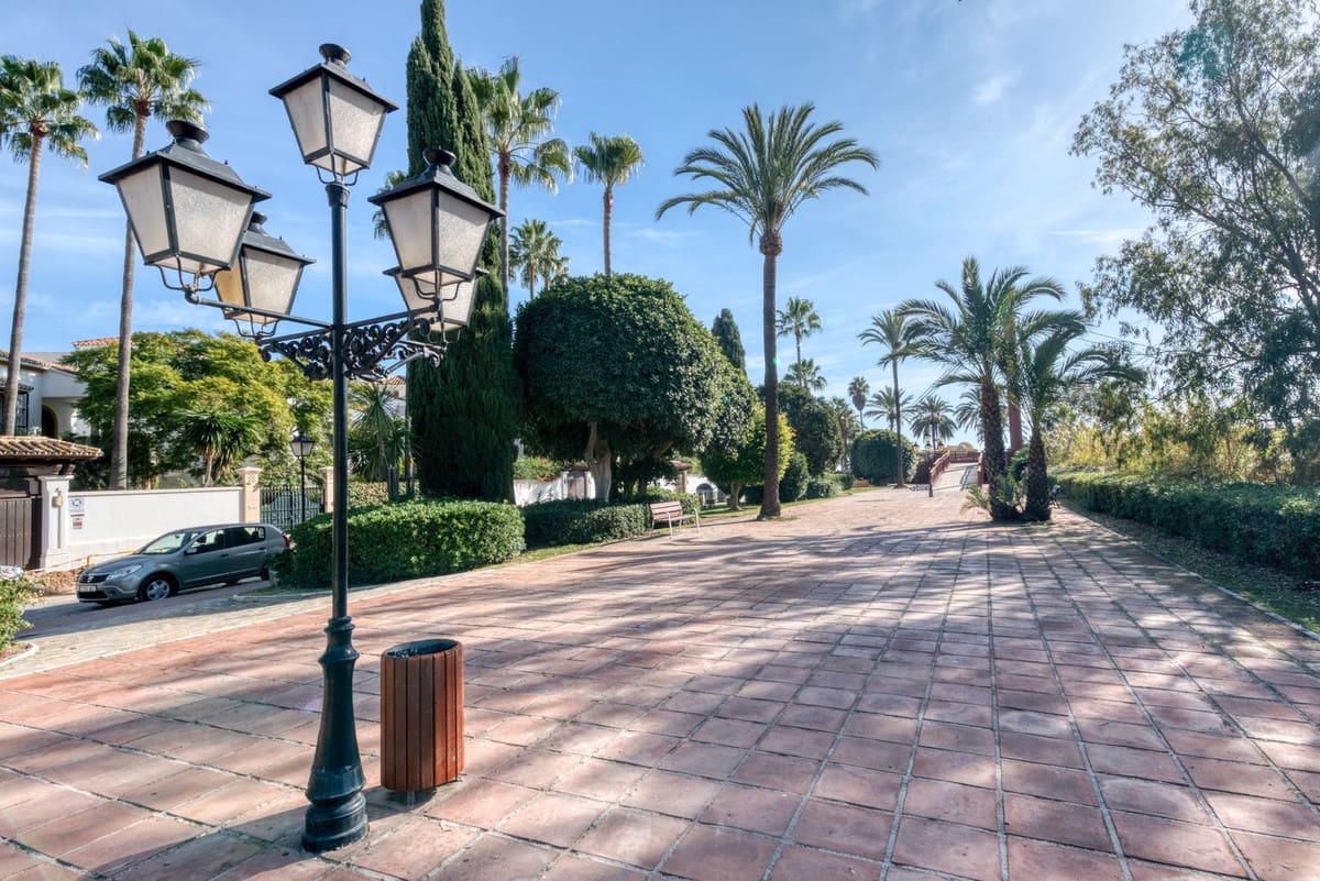 2 bedroom Apartment for sale in Golden Mile with pool - € 375,000 (Ref: 9823668)