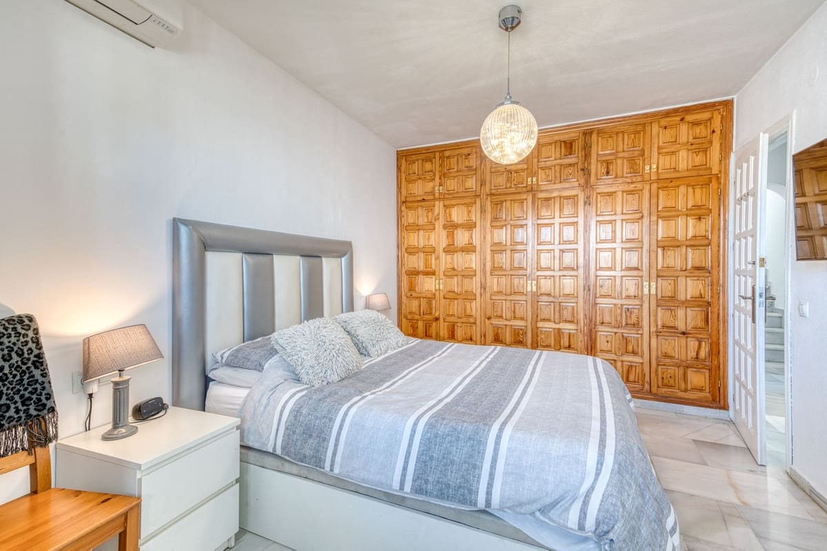 3 bedroom Townhouse for sale in Cerro del Aguila with pool garage - € 475,000 (Ref: 9832909)