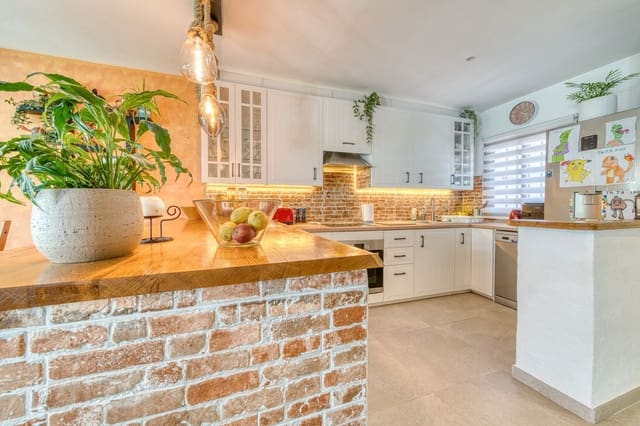 3 soverom Hus til salgs i Cerro del Aguila, Mijas med svømmebasseng garasje - € 475 000 (Ref: 9832909)