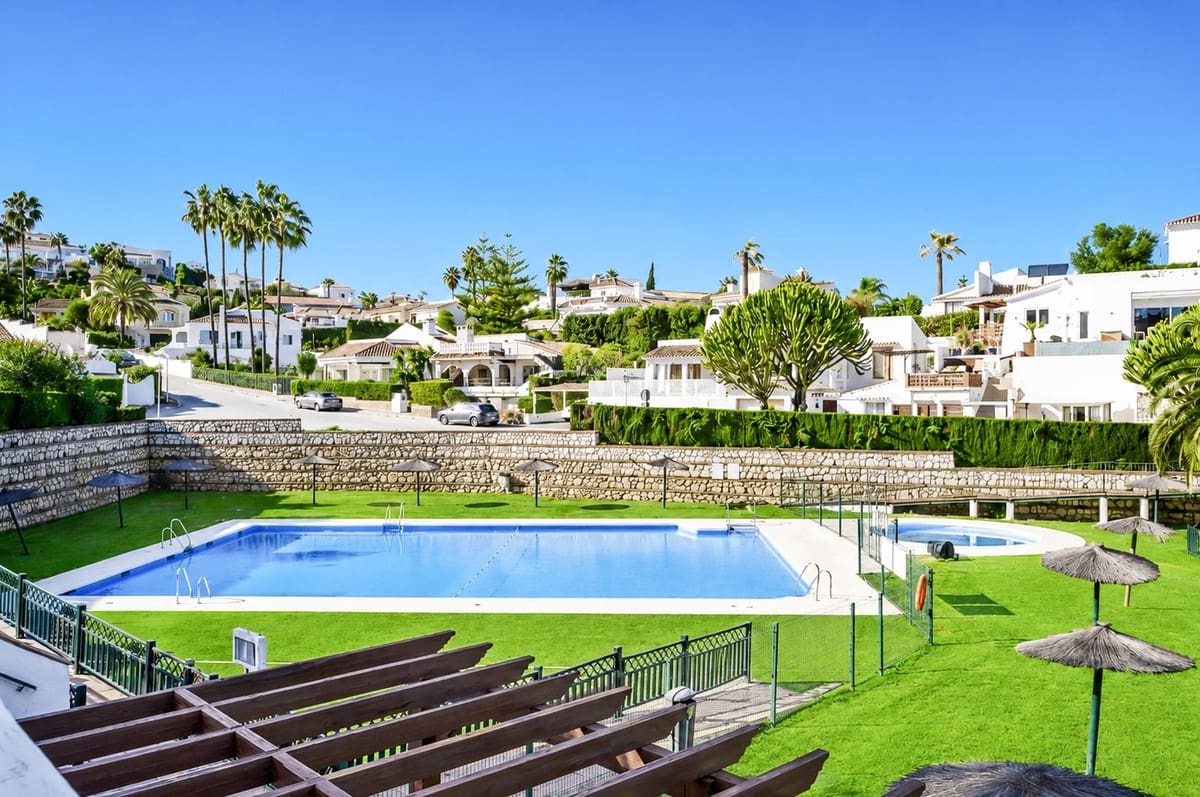 3 bedroom Townhouse for sale in Cerro del Aguila with pool garage - € 475,000 (Ref: 9832909)