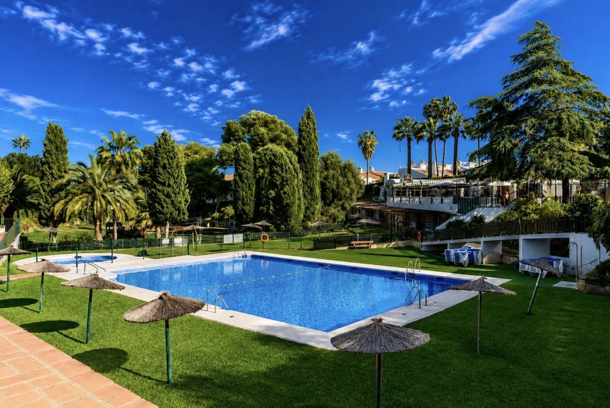 3 bedroom Townhouse for sale in Cerro del Aguila with pool garage - € 475,000 (Ref: 9832909)