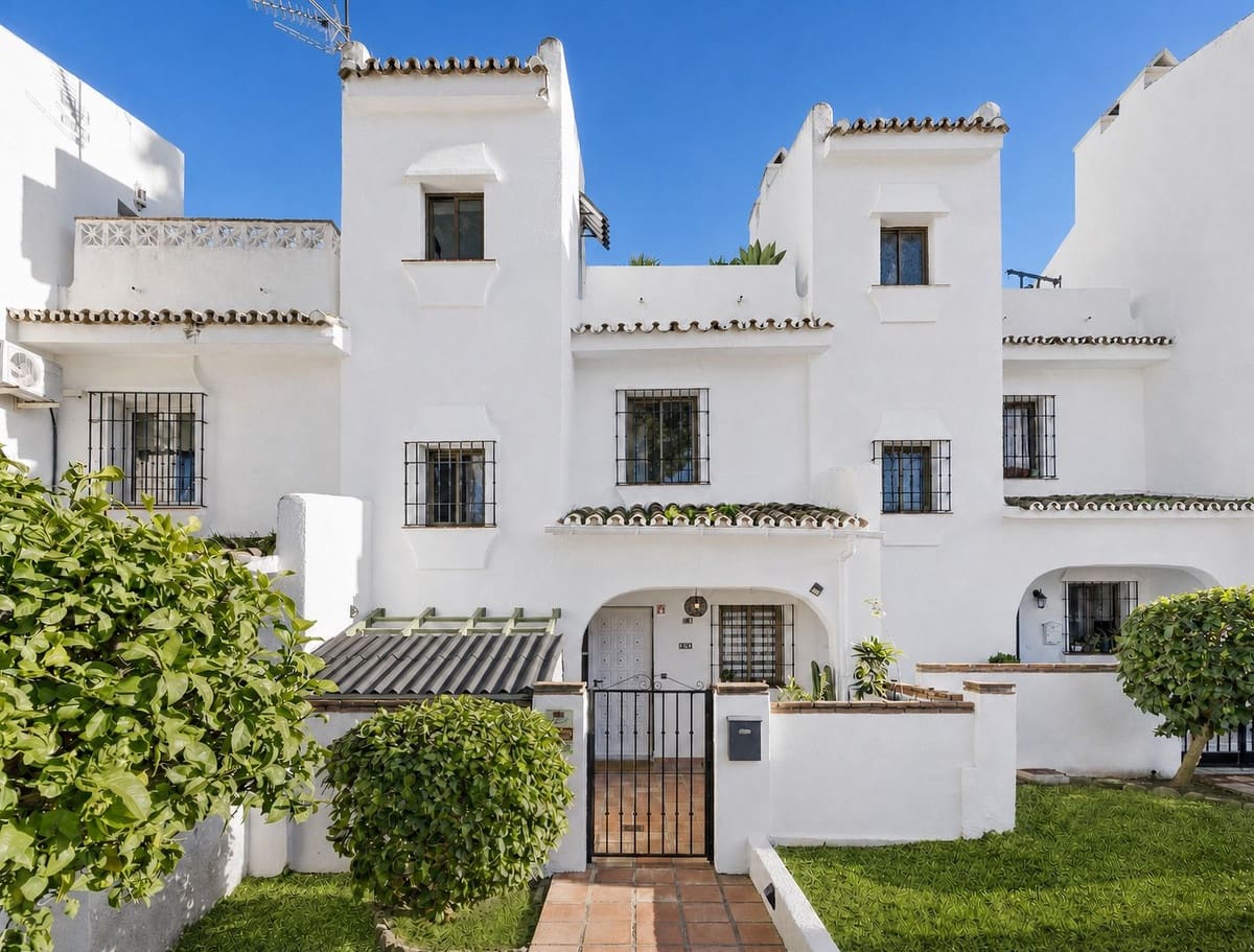 3 bedroom Townhouse for sale in Cerro del Aguila with pool garage - € 445,000 (Ref: 9832909)