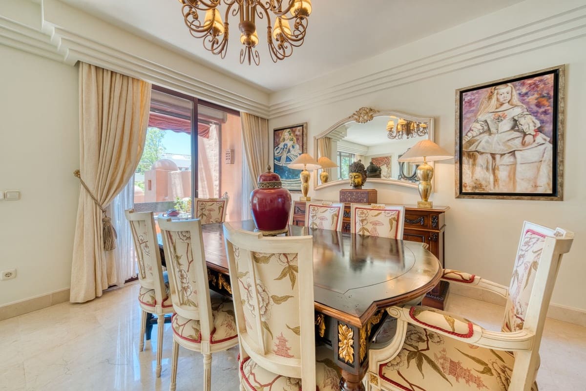 2 soverom Leilighet til salgs i Puerto Banus med svømmebasseng garasje - € 1 700 000 (Ref: 9834688)