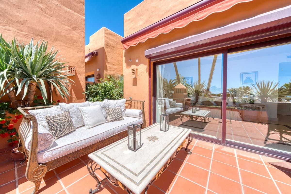 2 soverom Leilighet til salgs i Puerto Banus med svømmebasseng garasje - € 1 700 000 (Ref: 9834688)