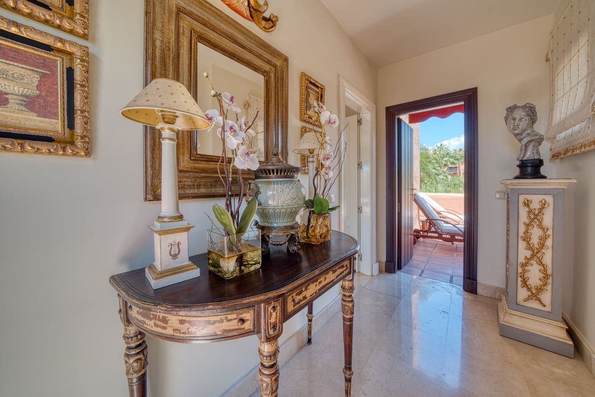 2 soverom Leilighet til salgs i Puerto Banus med svømmebasseng garasje - € 1 700 000 (Ref: 9834688)