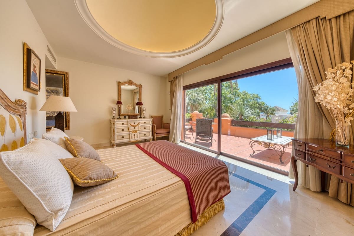 2 soverom Leilighet til salgs i Puerto Banus med svømmebasseng garasje - € 1 700 000 (Ref: 9834688)