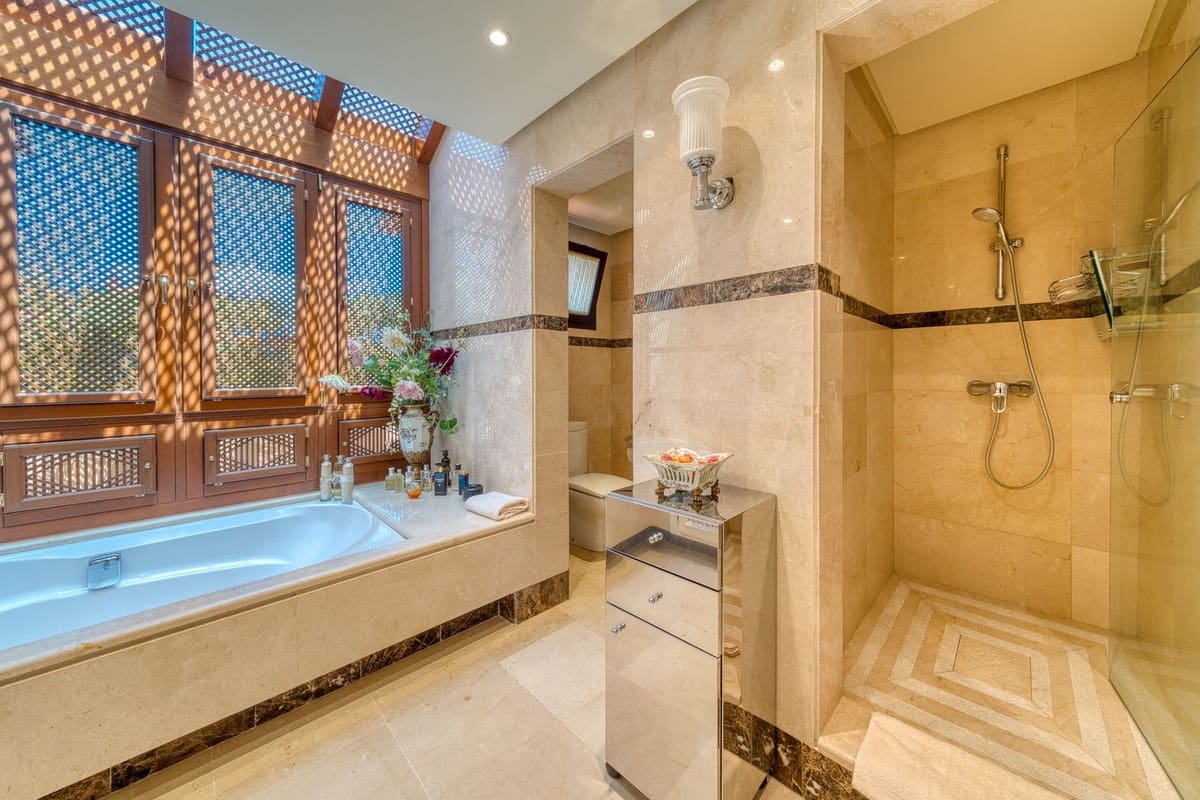 2 soverom Leilighet til salgs i Puerto Banus med svømmebasseng garasje - € 1 700 000 (Ref: 9834688)