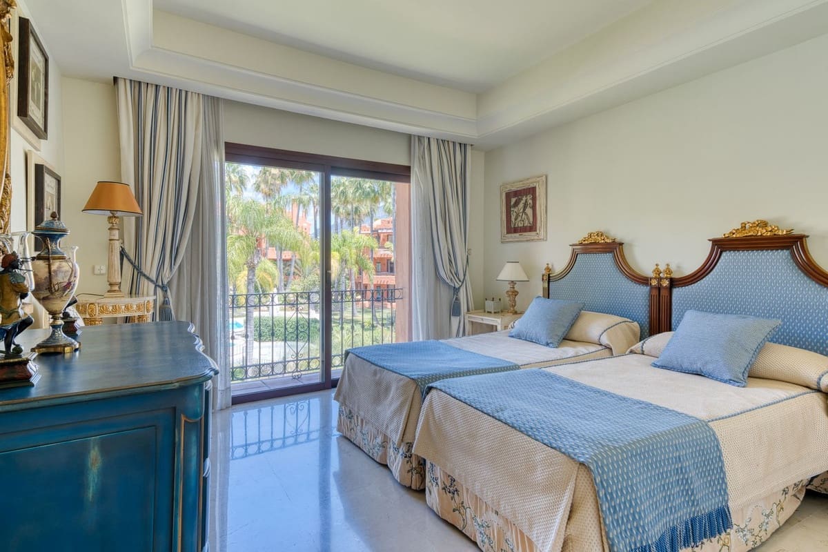 2 soverom Leilighet til salgs i Puerto Banus med svømmebasseng garasje - € 1 700 000 (Ref: 9834688)
