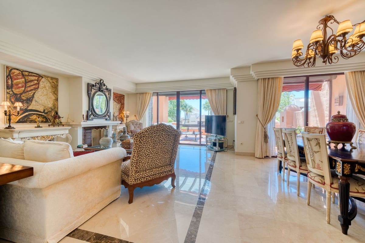 2 soverom Leilighet til salgs i Puerto Banus med svømmebasseng garasje - € 1 700 000 (Ref: 9834688)