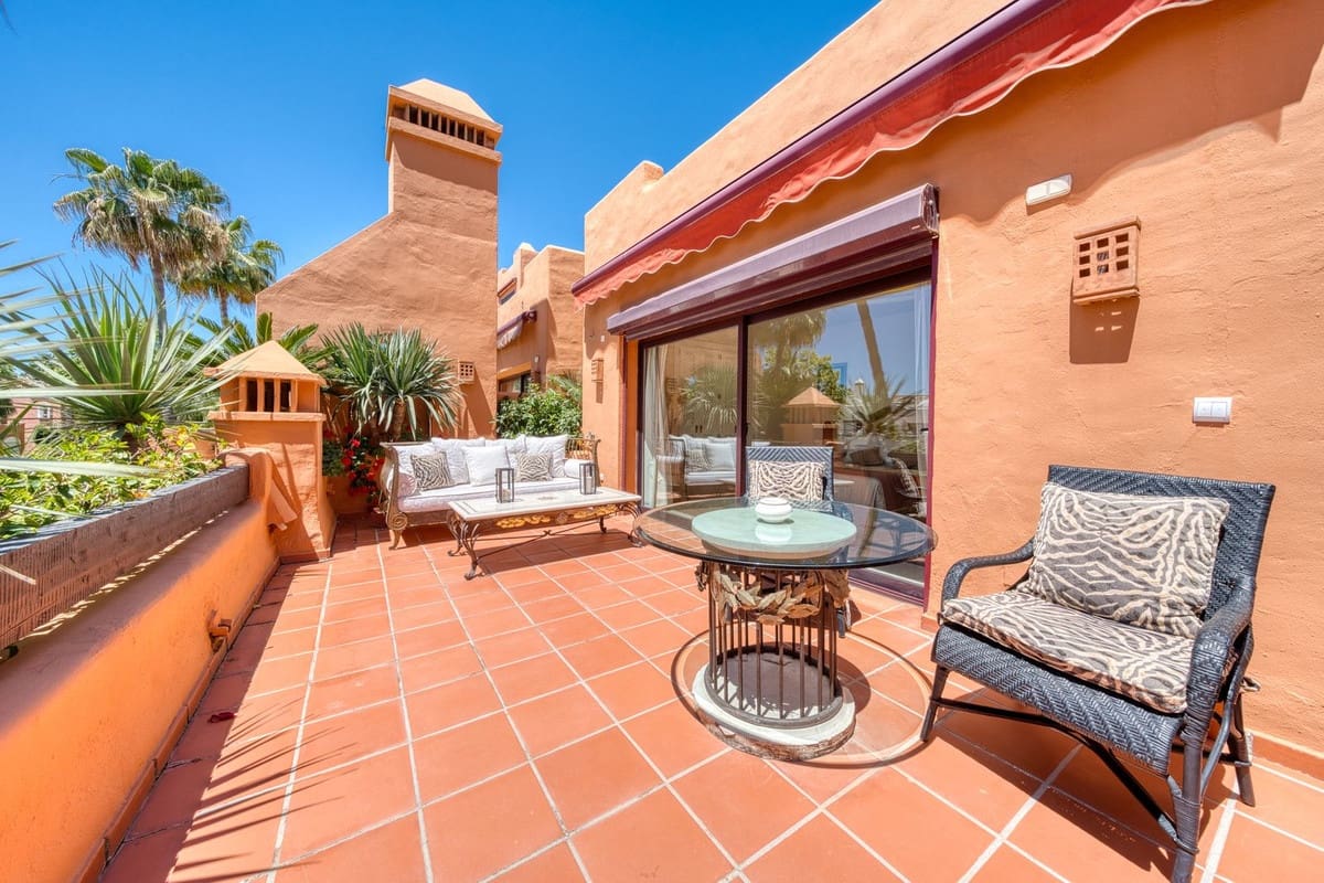 2 soverom Leilighet til salgs i Puerto Banus med svømmebasseng garasje - € 1 700 000 (Ref: 9834688)