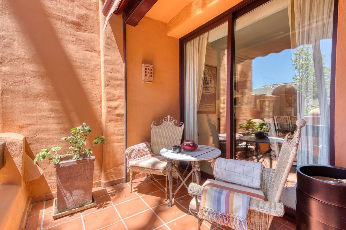 2 soverom Leilighet til salgs i Puerto Banus med svømmebasseng garasje - € 1 700 000 (Ref: 9834688)