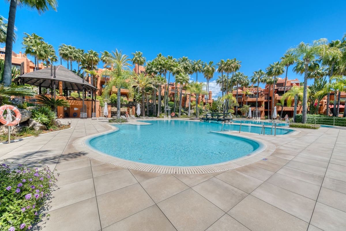 2 soverom Leilighet til salgs i Puerto Banus med svømmebasseng garasje - € 1 700 000 (Ref: 9834688)