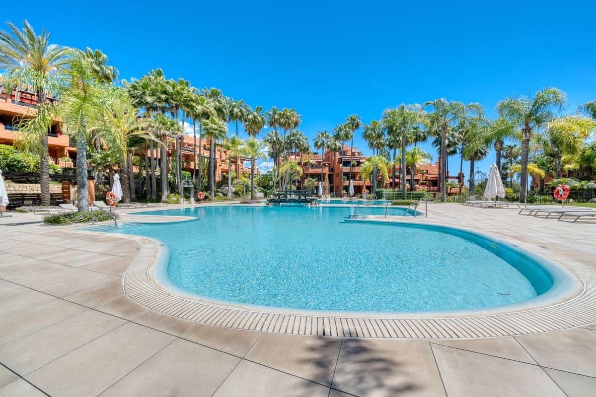 2 soverom Leilighet til salgs i Puerto Banus med svømmebasseng garasje - € 1 700 000 (Ref: 9834688)