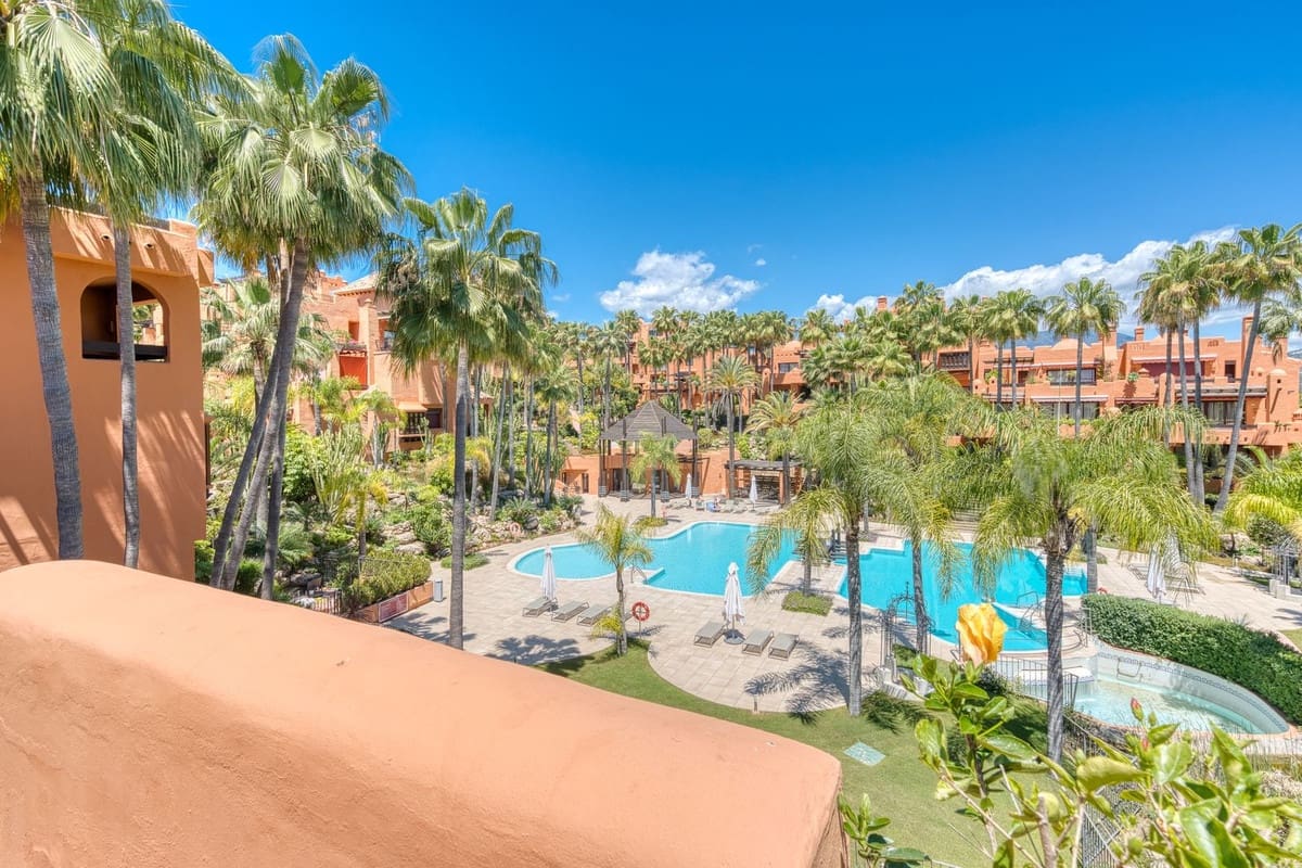 2 soverom Leilighet til salgs i Puerto Banus med svømmebasseng garasje - € 1 700 000 (Ref: 9834688)