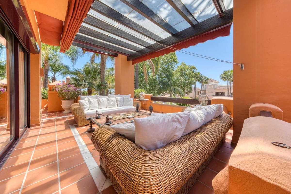 2 soverom Leilighet til salgs i Puerto Banus med svømmebasseng garasje - € 1 700 000 (Ref: 9834688)