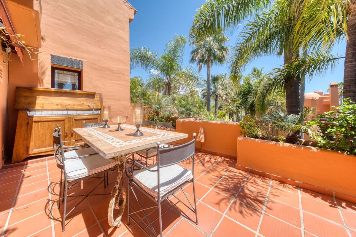 2 soverom Leilighet til salgs i Puerto Banus med svømmebasseng garasje - € 1 700 000 (Ref: 9834688)