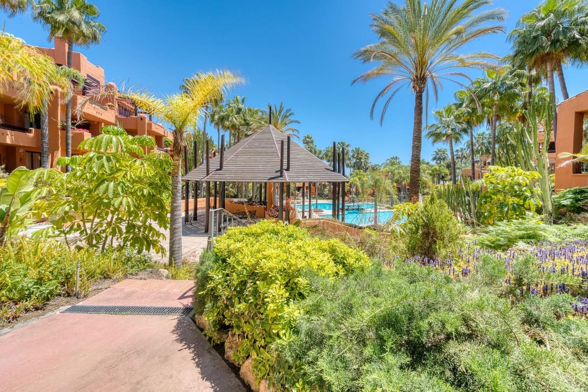 2 soverom Leilighet til salgs i Puerto Banus med svømmebasseng garasje - € 1 700 000 (Ref: 9834688)