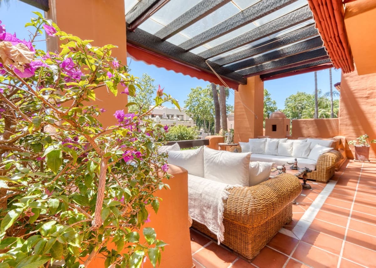 2 soverom Leilighet til salgs i Puerto Banus med svømmebasseng garasje - € 1 700 000 (Ref: 9834688)
