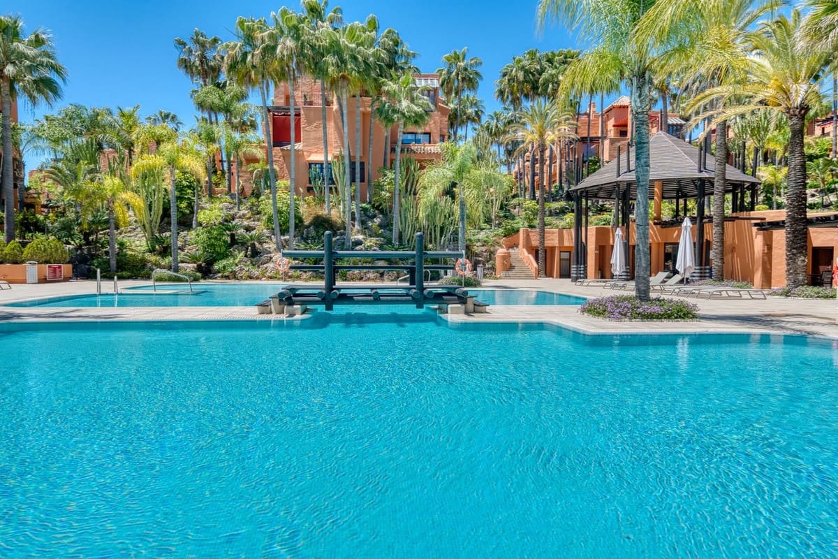 2 soverom Leilighet til salgs i Puerto Banus med svømmebasseng garasje - € 1 700 000 (Ref: 9834688)