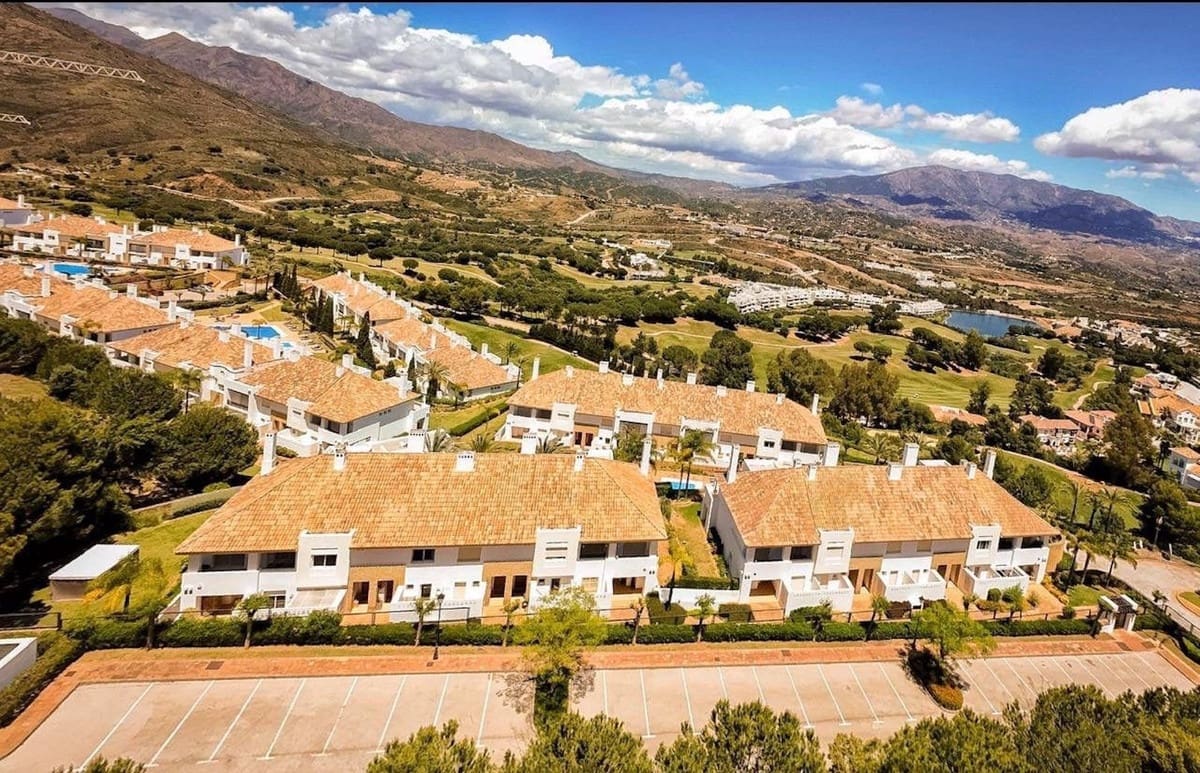 3 bedroom Townhouse for rent in La Cala Golf with pool garage - € 3,500 (Ref: 9841322)