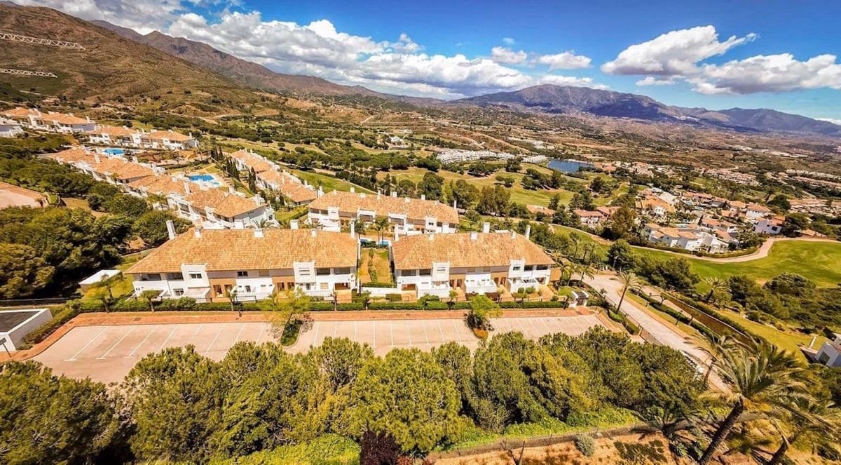 3 bedroom Townhouse for rent in La Cala Golf with pool garage - € 3,500 (Ref: 9841322)