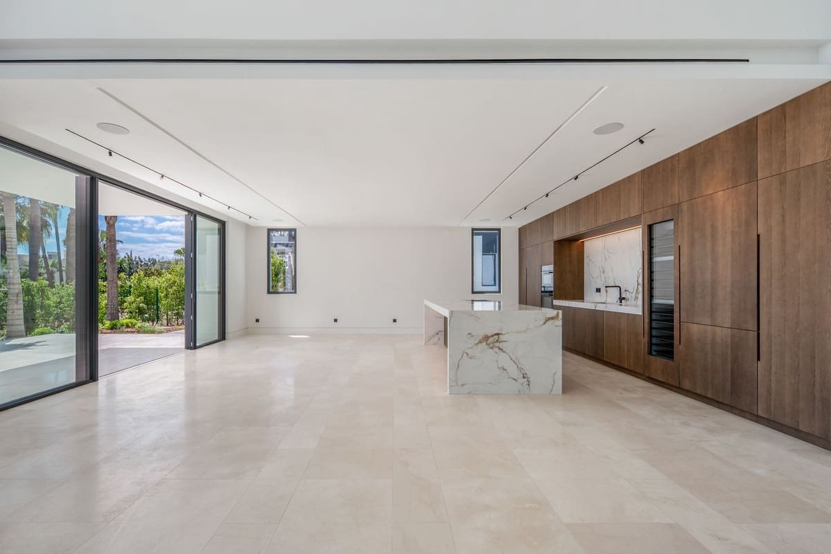 6 bedroom Villa for sale in Golden Mile with pool garage - € 9,300,000 (Ref: 9841746)