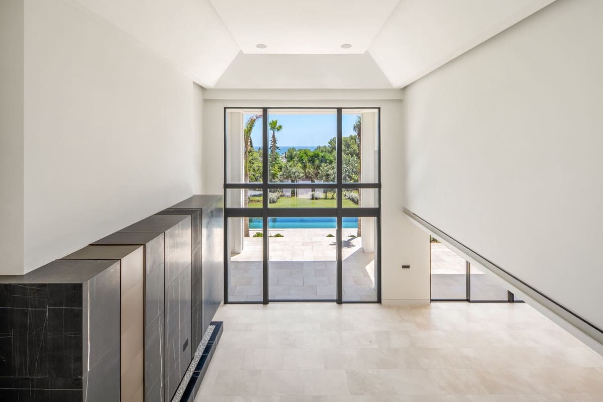 6 bedroom Villa for sale in Golden Mile with pool garage - € 9,300,000 (Ref: 9841746)