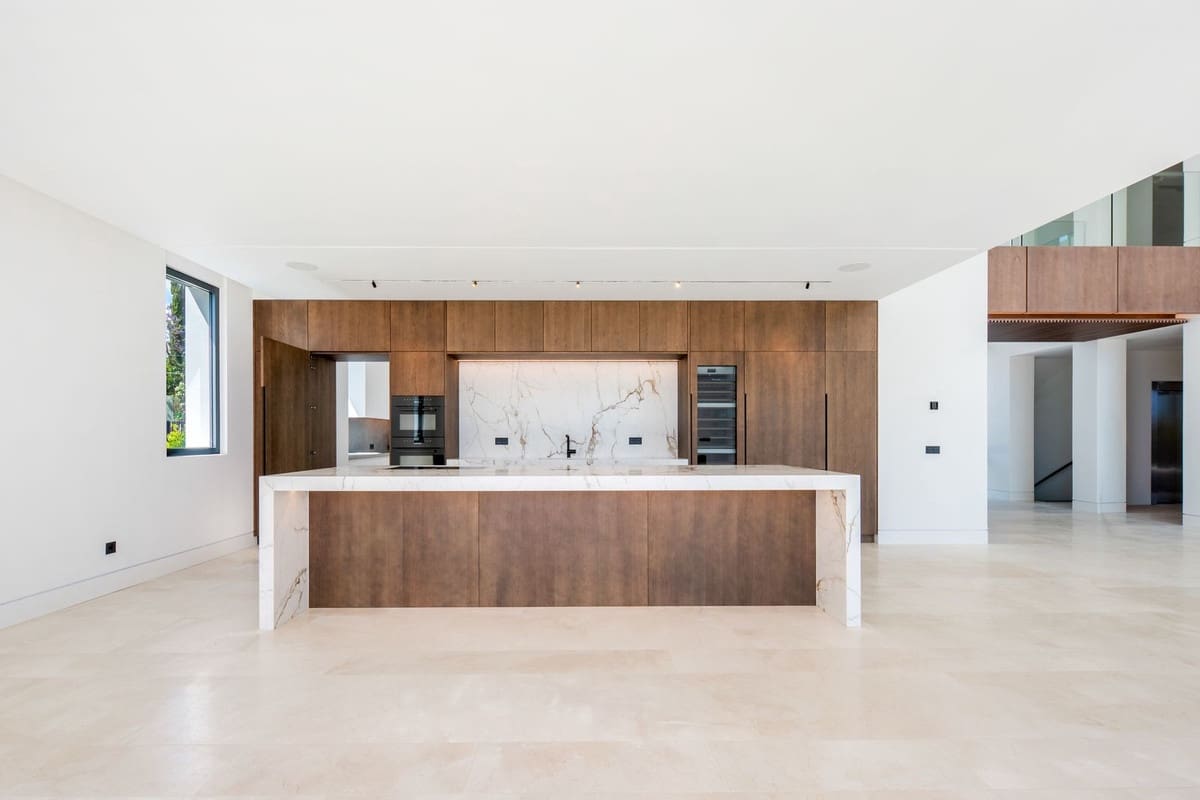 6 bedroom Villa for sale in Golden Mile with pool garage - € 9,300,000 (Ref: 9841746)