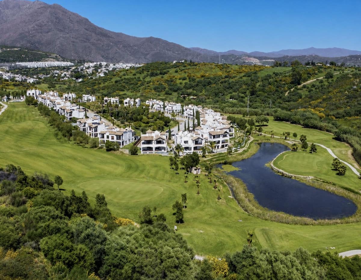 4 bedroom Villa for sale in Estepona with pool - € 900,000 (Ref: 9848375)