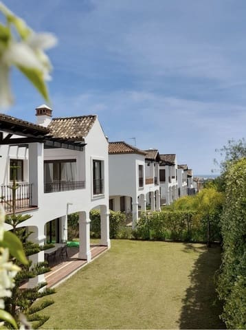 4 bedroom Villa for sale in Estepona with pool - € 900,000 (Ref: 9848375)