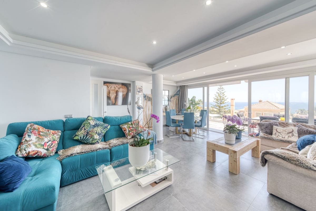 5 sypialnia Willa na sprzedaż w Buenas Noches z basenem garażem - 770 000 € (Ref: 9858571)