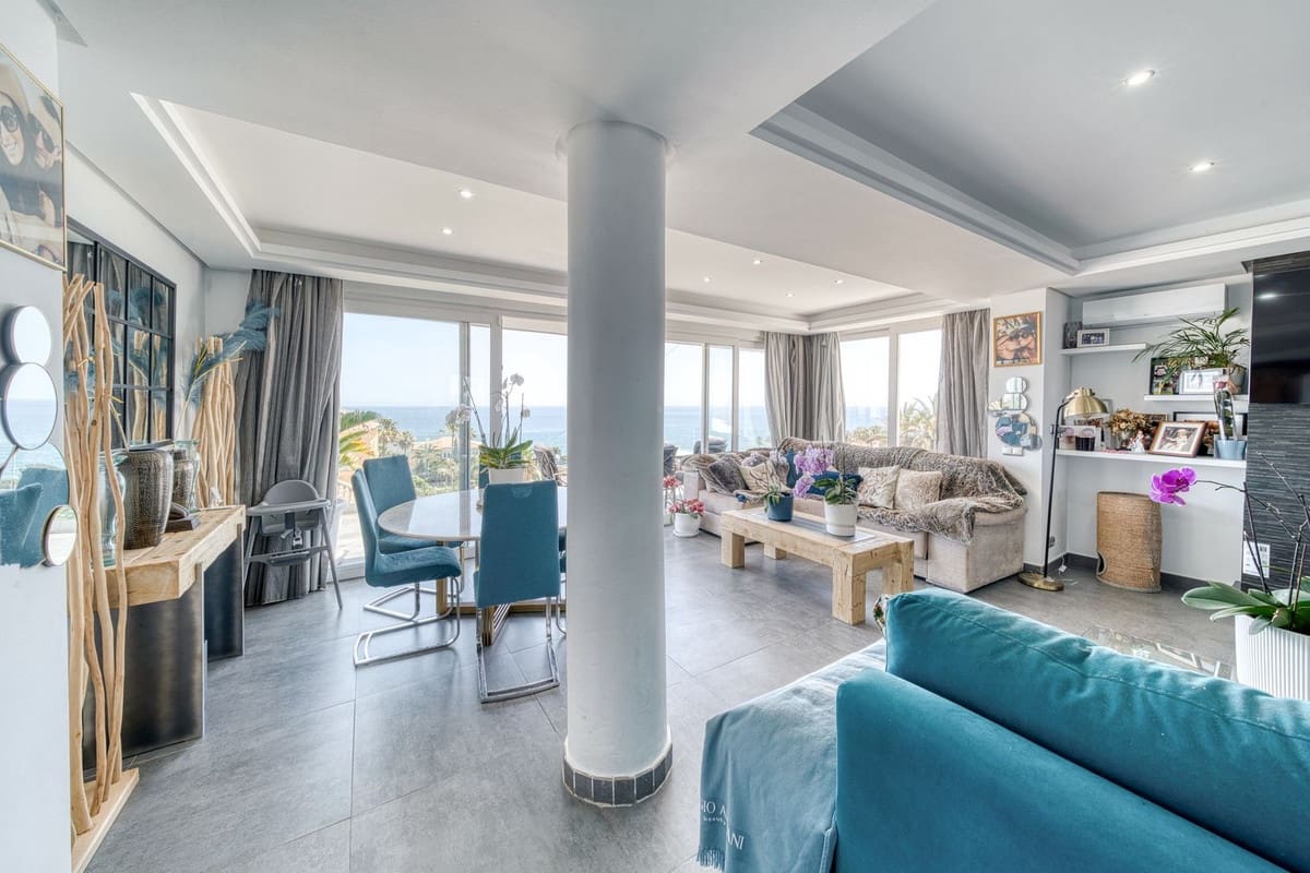 5 sypialnia Willa na sprzedaż w Buenas Noches z basenem garażem - 770 000 € (Ref: 9858571)