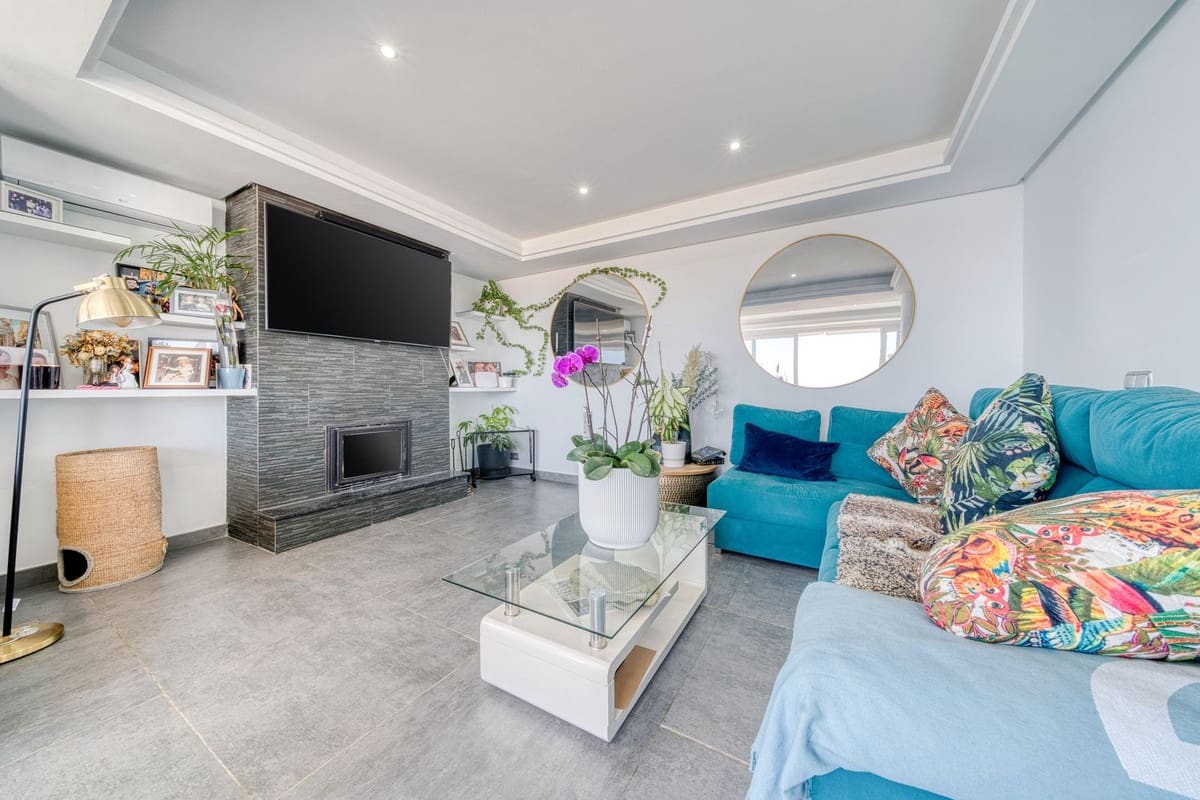 5 sypialnia Willa na sprzedaż w Buenas Noches z basenem garażem - 770 000 € (Ref: 9858571)