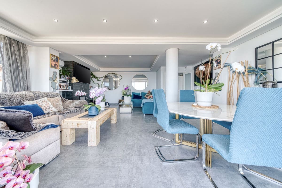 5 sypialnia Willa na sprzedaż w Buenas Noches z basenem garażem - 770 000 € (Ref: 9858571)