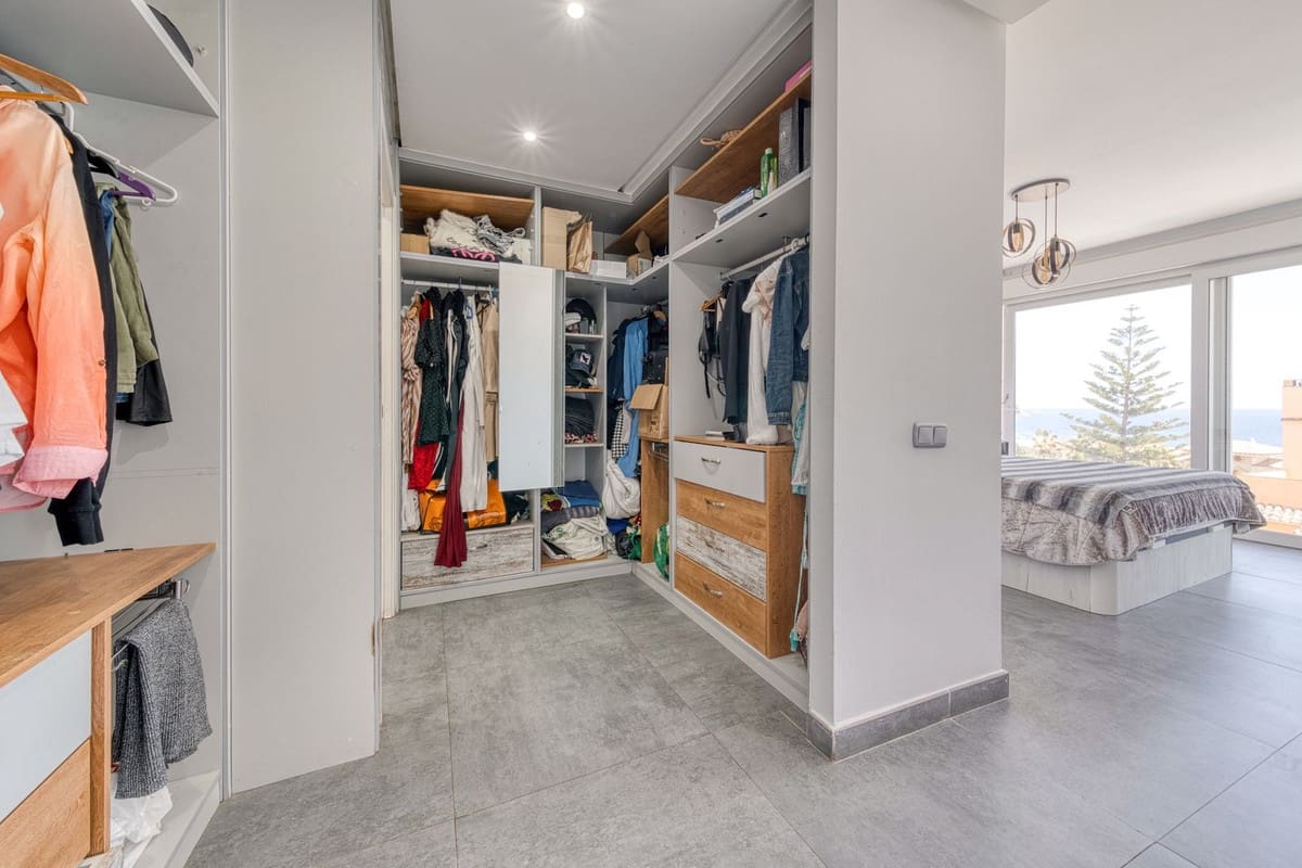 5 sypialnia Willa na sprzedaż w Buenas Noches z basenem garażem - 770 000 € (Ref: 9858571)