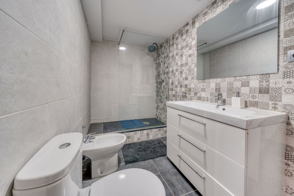 5 sypialnia Willa na sprzedaż w Buenas Noches z basenem garażem - 770 000 € (Ref: 9858571)