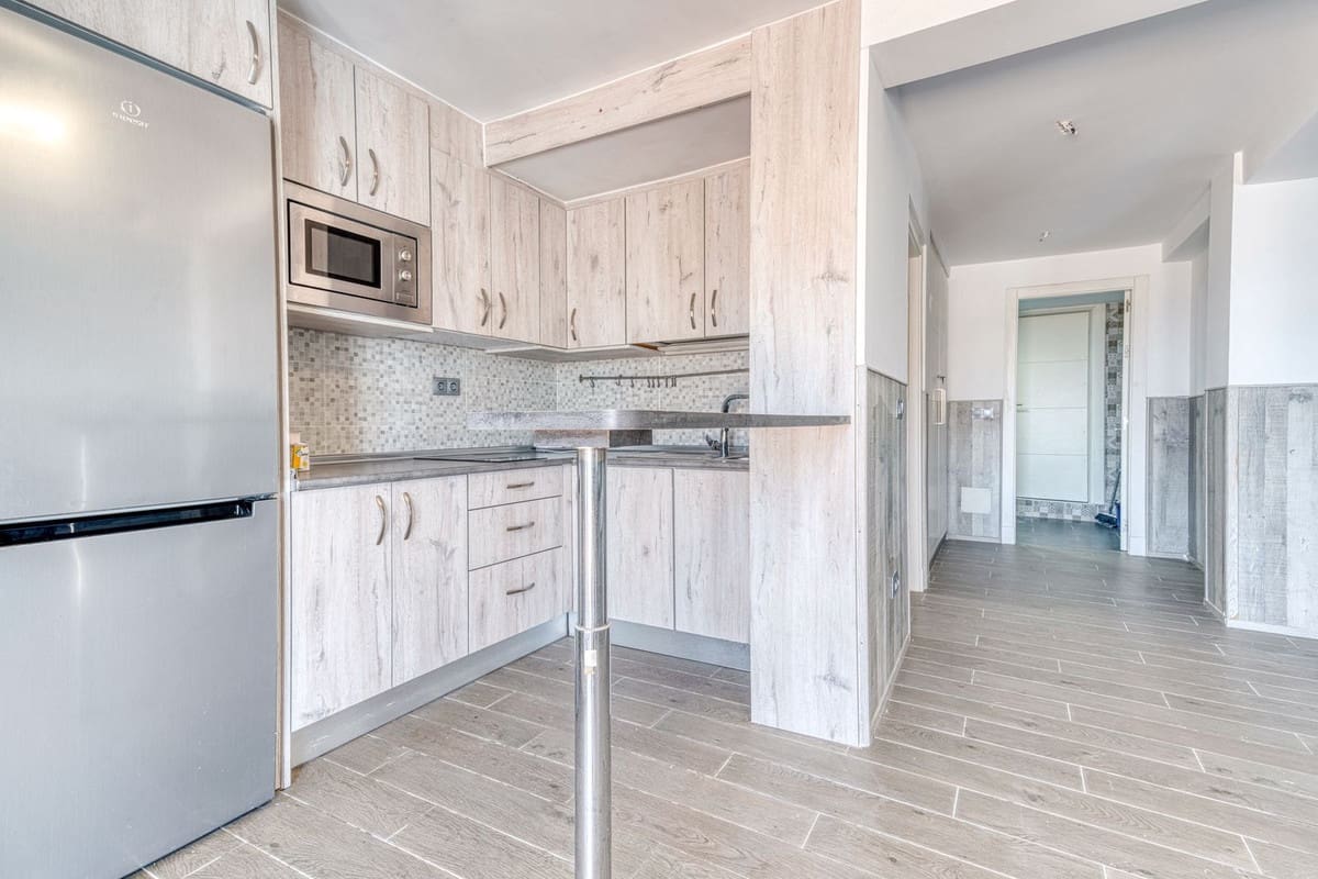 5 sypialnia Willa na sprzedaż w Buenas Noches z basenem garażem - 770 000 € (Ref: 9858571)