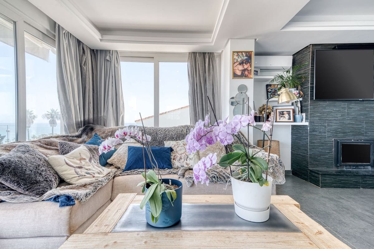5 sypialnia Willa na sprzedaż w Buenas Noches z basenem garażem - 770 000 € (Ref: 9858571)