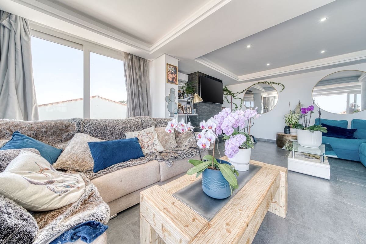 5 sypialnia Willa na sprzedaż w Buenas Noches z basenem garażem - 770 000 € (Ref: 9858571)