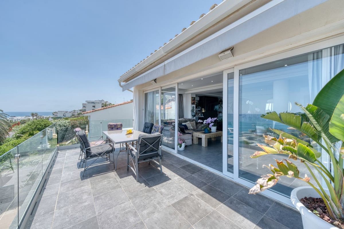 5 sypialnia Willa na sprzedaż w Buenas Noches z basenem garażem - 770 000 € (Ref: 9858571)