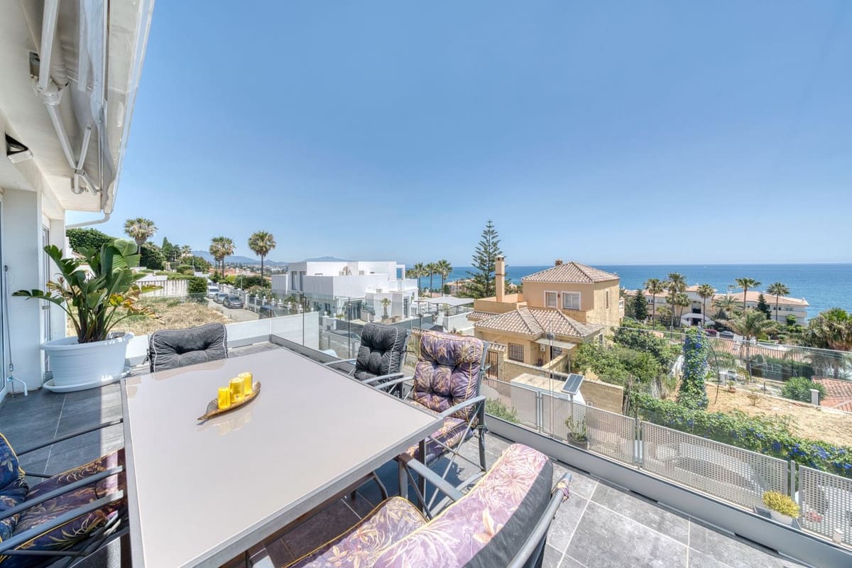 5 sypialnia Willa na sprzedaż w Buenas Noches z basenem garażem - 770 000 € (Ref: 9858571)