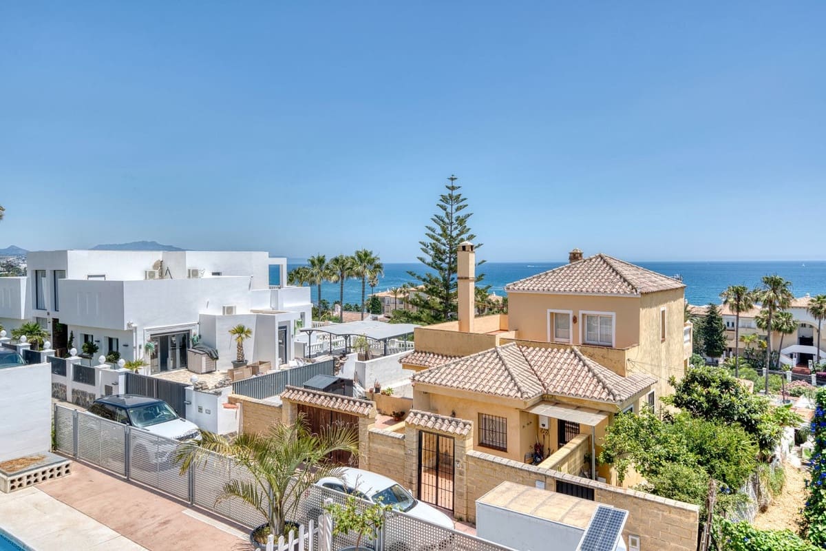 5 sypialnia Willa na sprzedaż w Buenas Noches z basenem garażem - 770 000 € (Ref: 9858571)