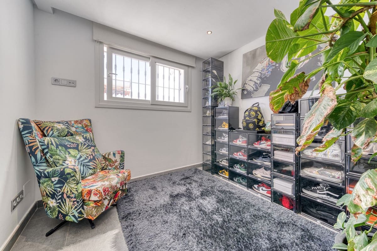 5 sypialnia Willa na sprzedaż w Buenas Noches z basenem garażem - 770 000 € (Ref: 9858571)
