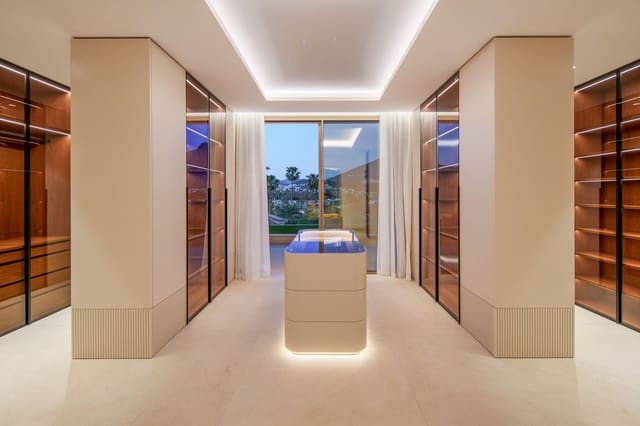 Chalet de 5 habitaciones en Nueva Andalucia, Marbella en venta con piscina garaje - 11.750.000 € (Ref: 9858703)