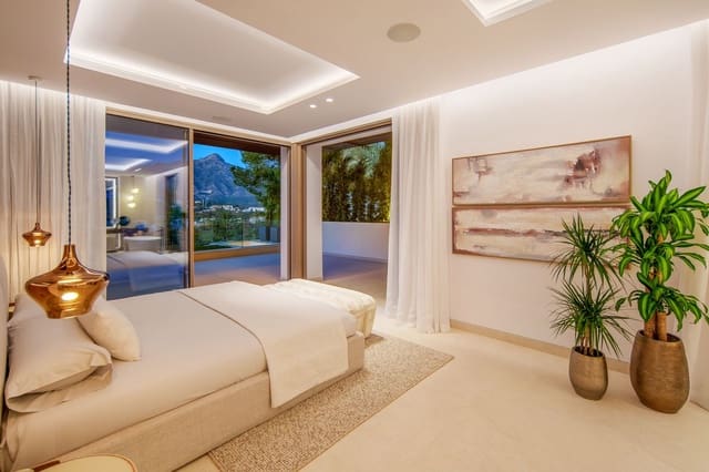 Chalet de 5 habitaciones en Nueva Andalucia, Marbella en venta con piscina garaje - 11.750.000 € (Ref: 9858703)